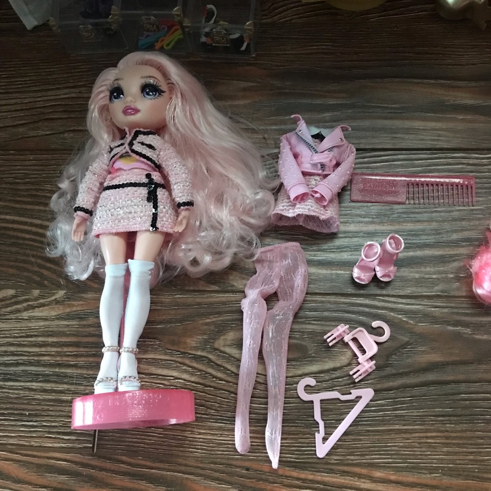 Rainbow High Bella Parker Doll